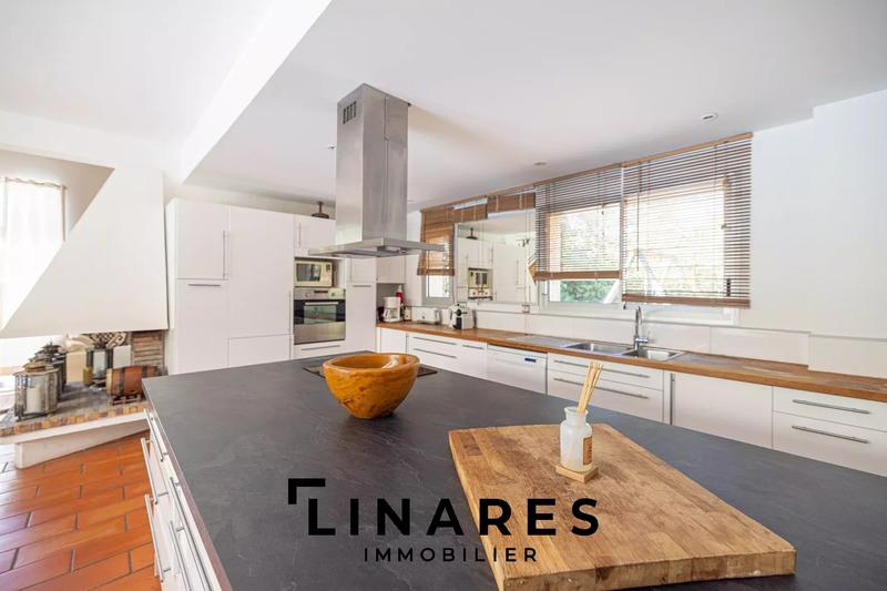 Maison - 340 m² - 8 pièces