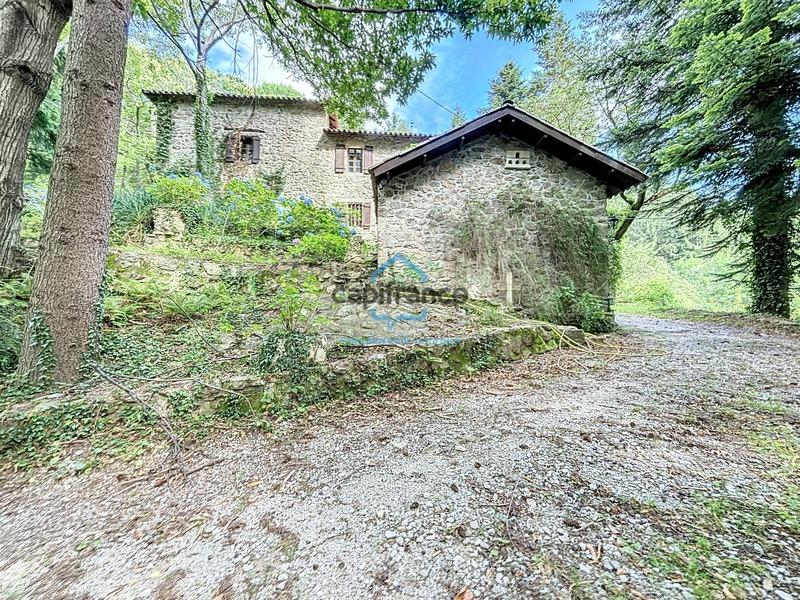 Maison - 330 m² - 10 pièces