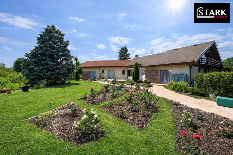 Maison - 272 m² - 10 pièces