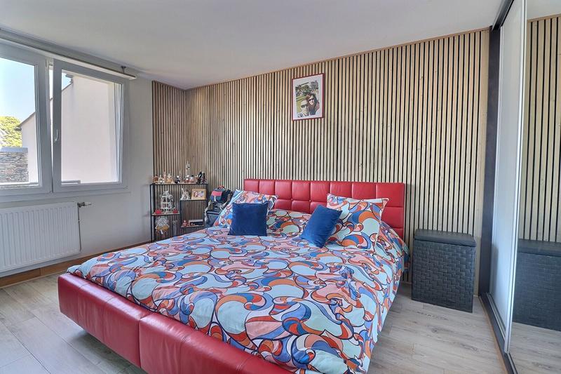 Maison - 201 m² - 8 pièces