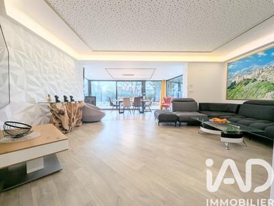 Maison - 210 m² - 6 pièces