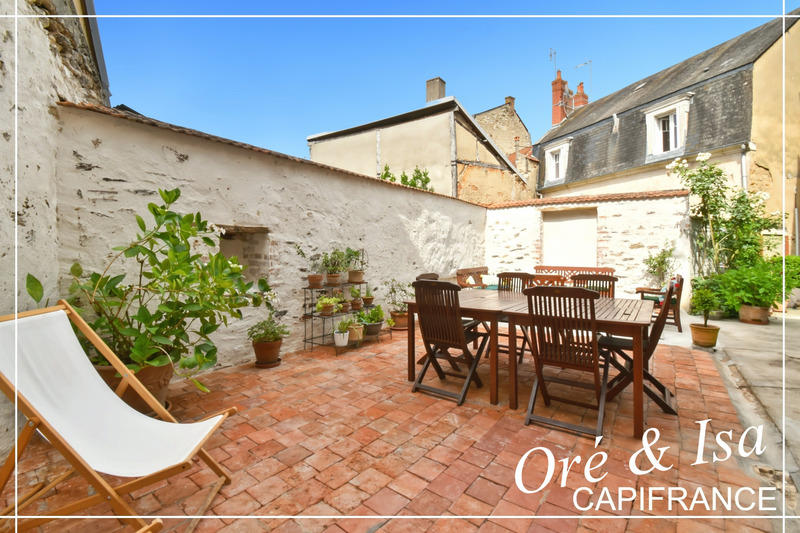 Maison de village - 338 m² - 15 pièces