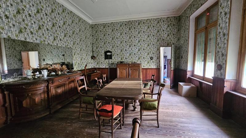 Maison - 640 m² - 12 pièces