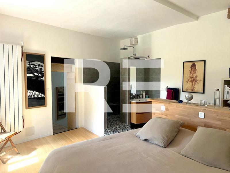 Maison - 310 m² - 11 pièces