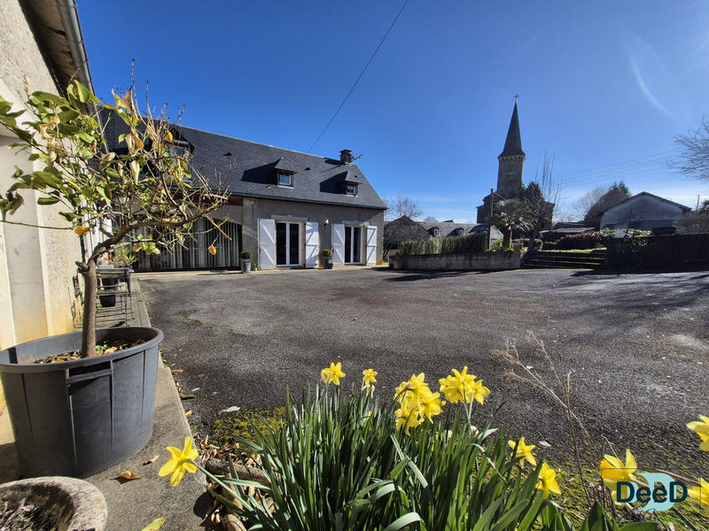 Maison traditionnelle - 221 m² - 7 pièces