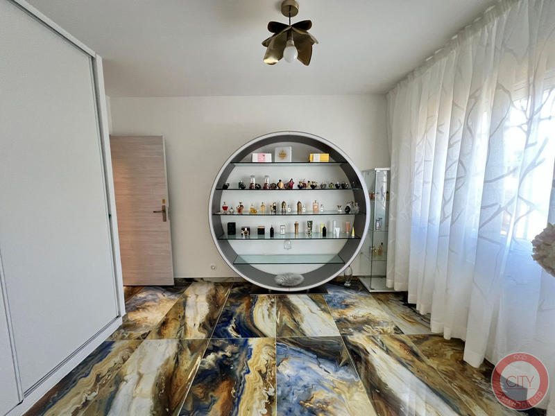 Maison - 177 m² - 6 pièces