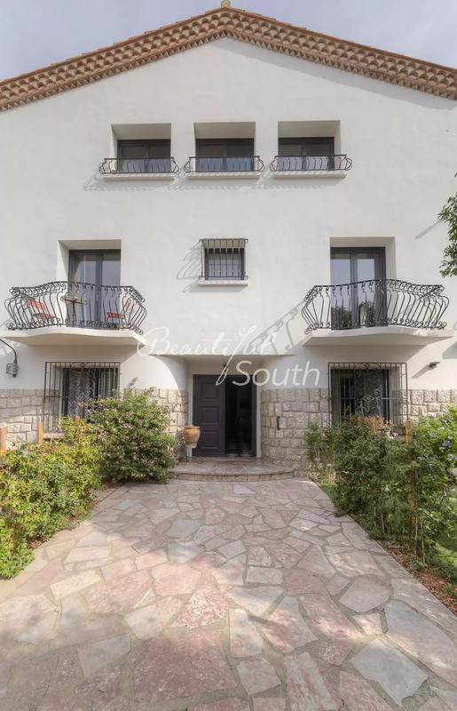 Maison chambre d'hôtes - 305 m² - 8 pièces