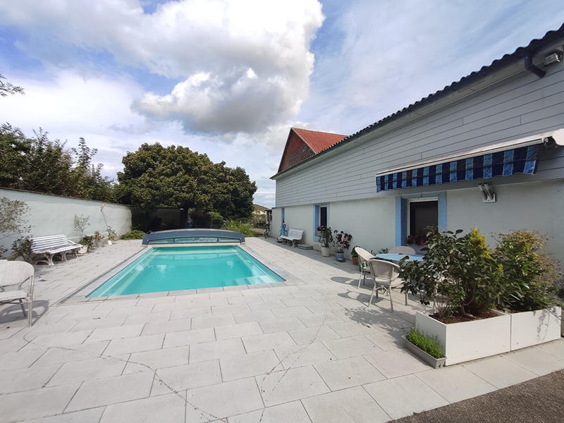 Maison - 292 m² - 9 pièces