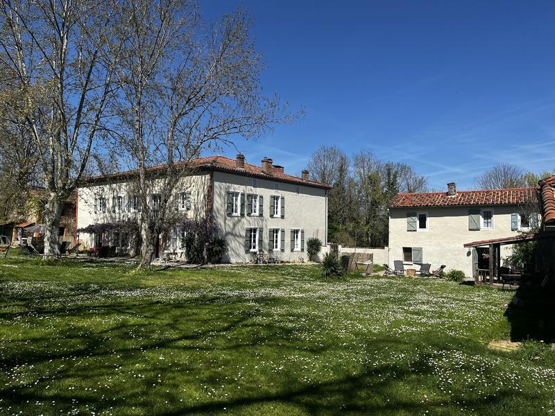 Maison de domaine - 570 m² - 20 pièces