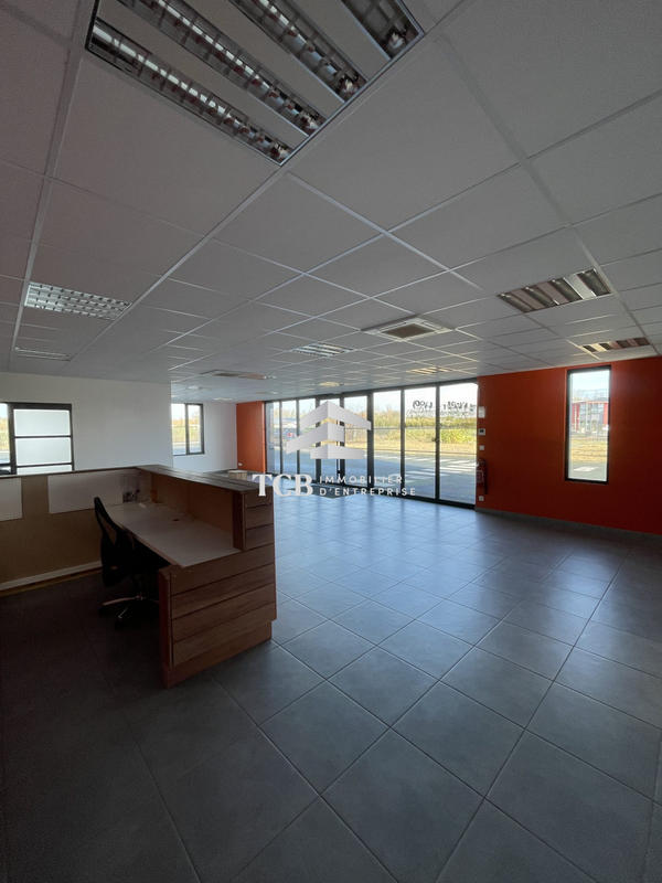 Local d'activités - 476 m²