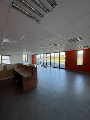 Local d'activités - 476 m²