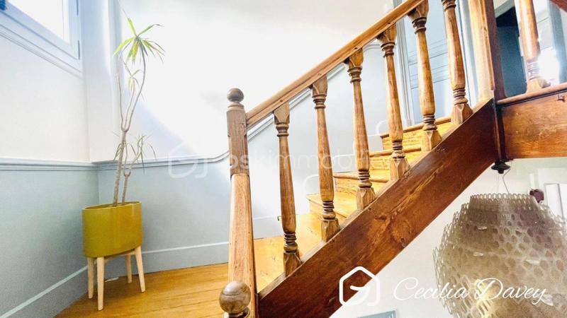 Propriété - 274 m² - 10 pièces