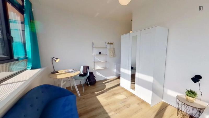 Chambre - 14 m² - 9 pièces