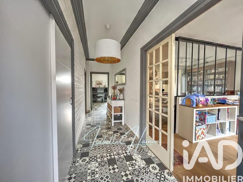 Maison - 212 m² - 9 pièces