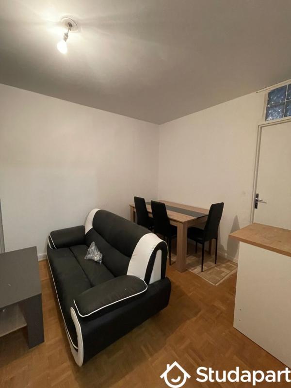 Chambre - 10 m² - 1 pièce