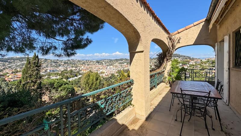 Maison - 201 m² - 7 pièces