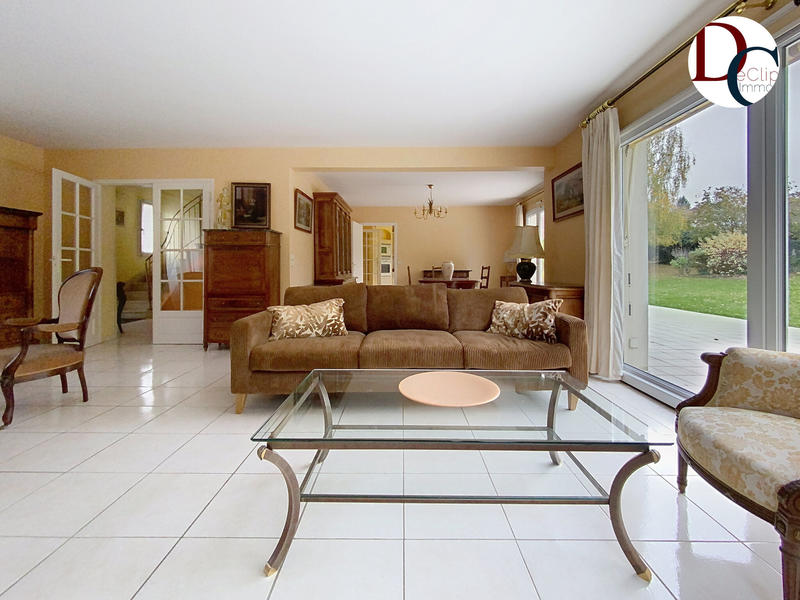 Maison - 242 m² - 8 pièces