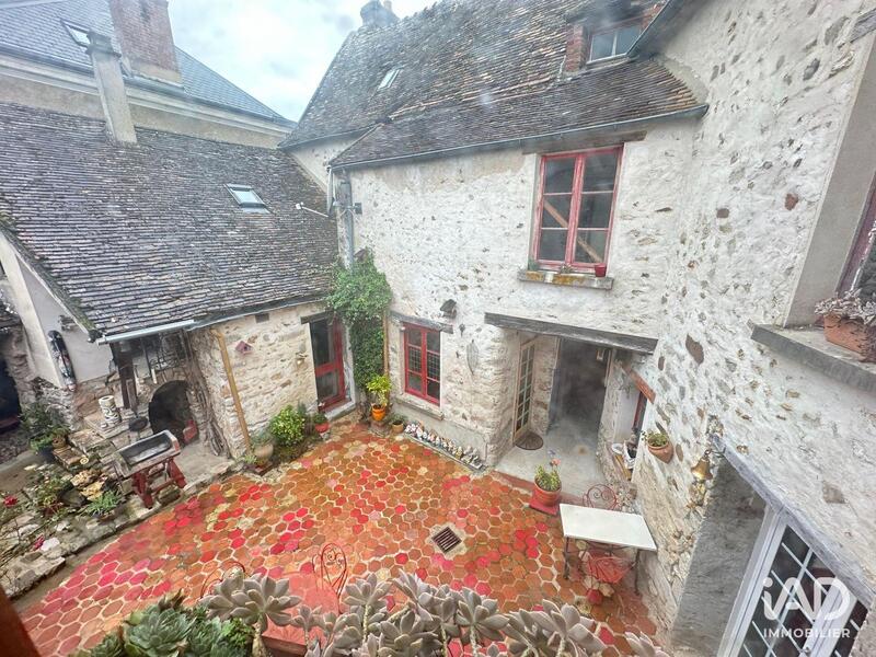 Maison - 200 m² - 9 pièces