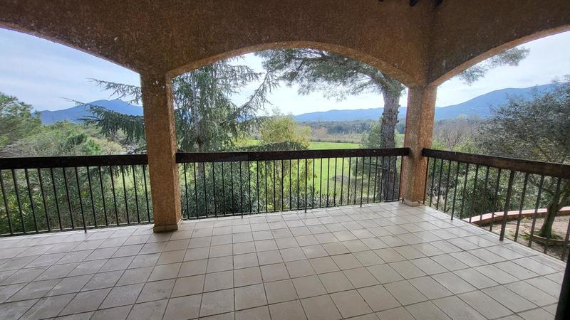 Maison - 305 m² - 10 pièces