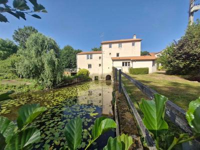 Maison - 422 m² - 15 pièces