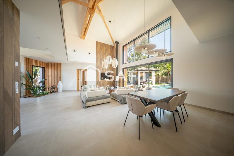 Maison - 240 m² - 6 pièces