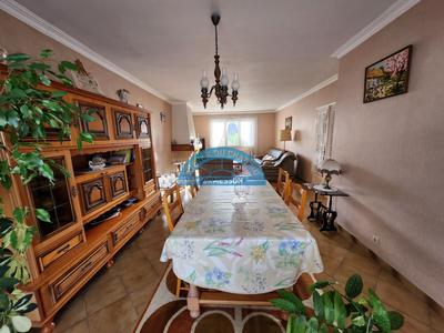 Maison - 200 m² - 8 pièces