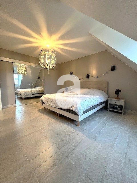 Maison - 176 m² - 9 pièces