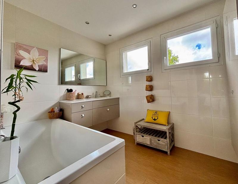 Maison - 150 m² - 6 pièces