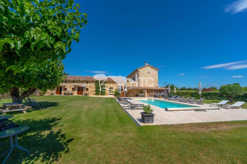 Propriété - 537 m² - 12 pièces