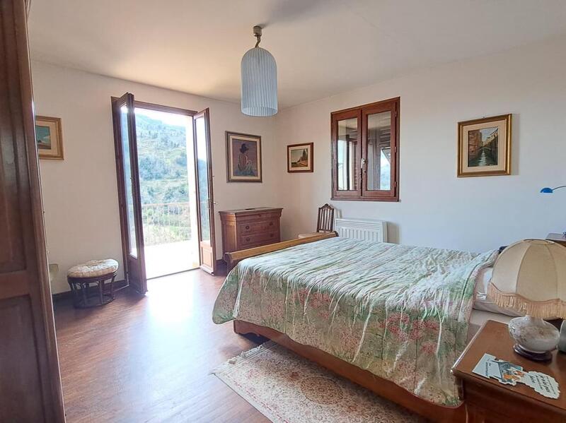 Pavillon - 216 m² - 11 pièces