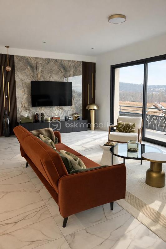 Maison - 243 m² - 7 pièces