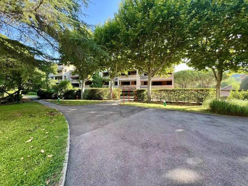 Appartement - 190 m² - 7 pièces