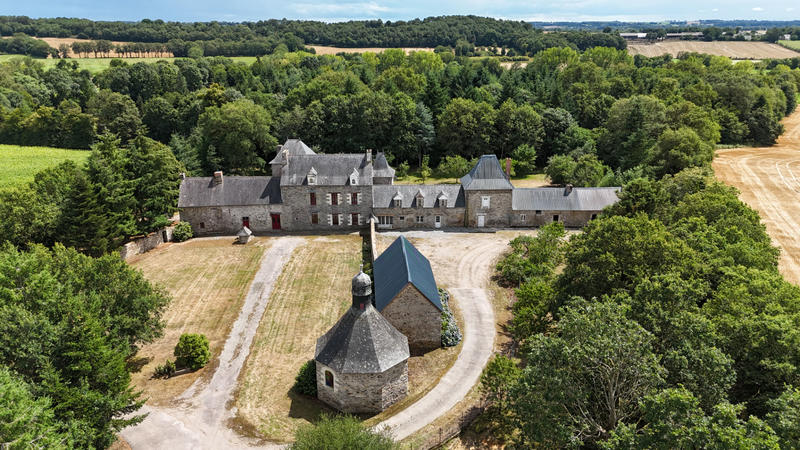 Manoir - 242 m² - 25 pièces