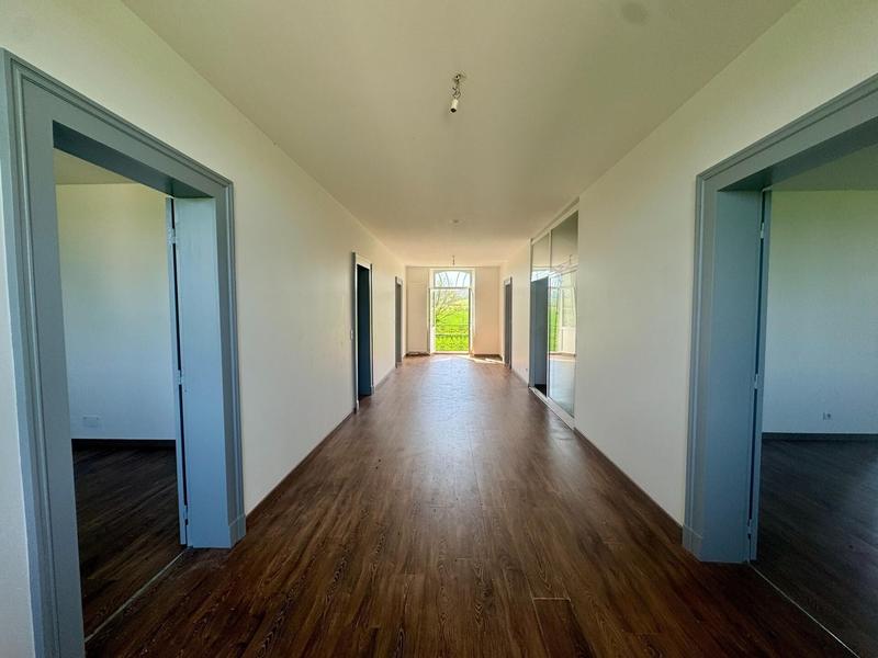 Maison - 273 m² - 6 pièces