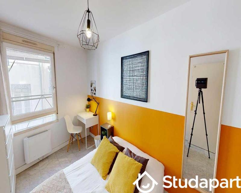 Chambre - 100 m² - 1 pièce