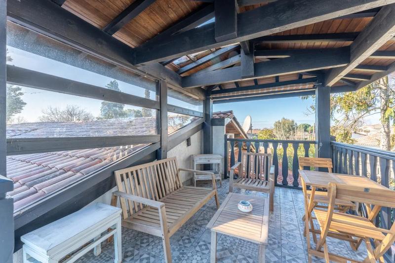 Propriété - 233 m² - 9 pièces