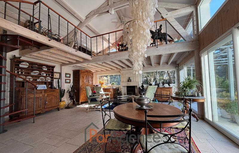 Maison - 235 m² - 6 pièces