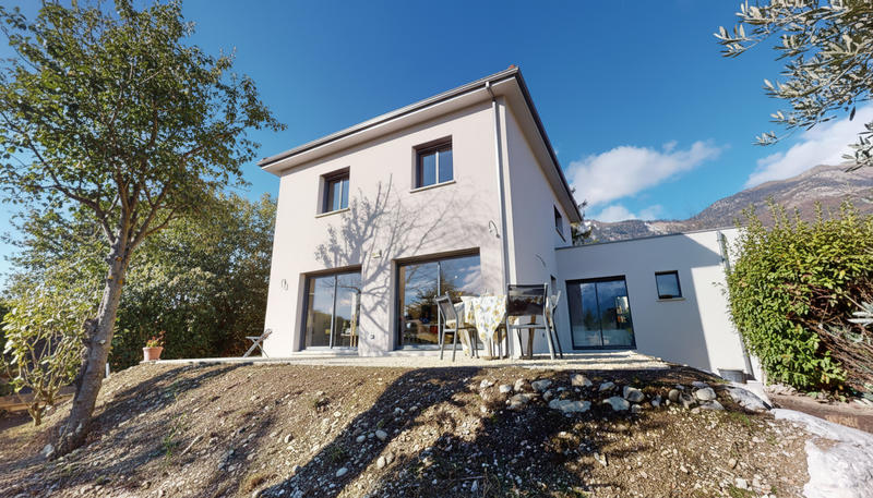 Maison - 125 m² - 5 pièces