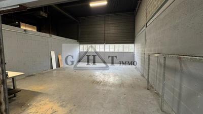 Entrepôt - 620 m²