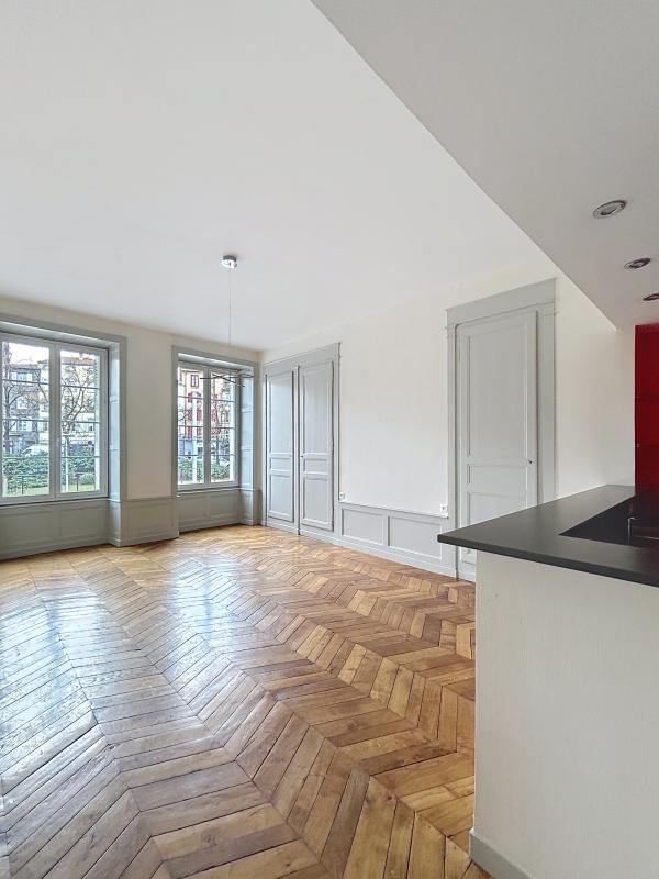 Appartement - 155 m² - 6 pièces