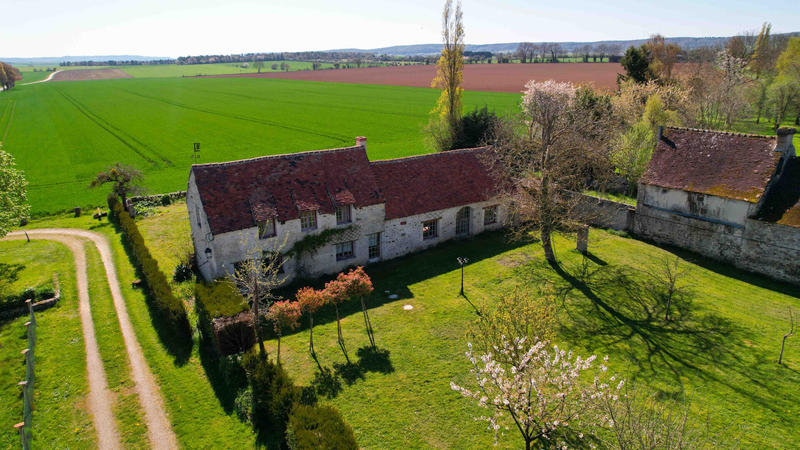 Maison - 976 m² - 28 pièces