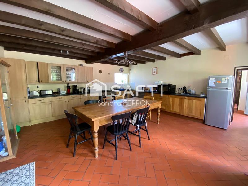 Maison - 230 m² - 9 pièces