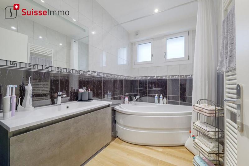 Maison - 168 m² - 8 pièces