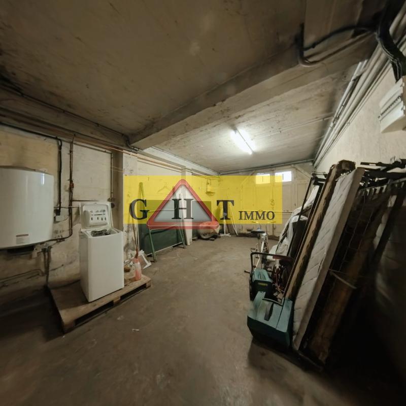 Maison - 220 m² - 8 pièces