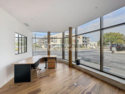 Local commercial - 130 m² - 4 pièces