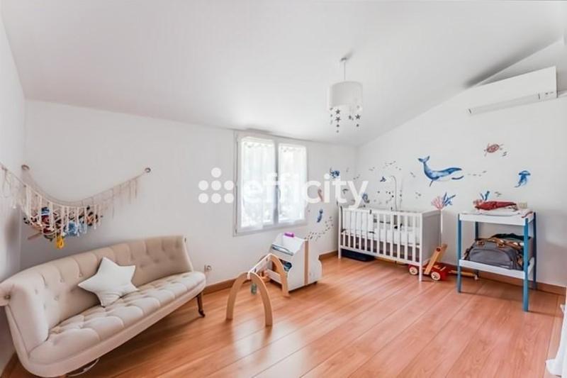 Propriété - 280 m² - 14 pièces