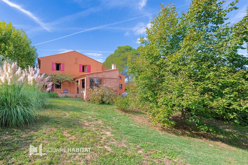 Maison - 254 m² - 8 pièces