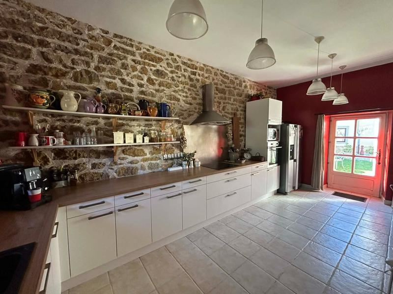 Maison - 312 m² - 10 pièces