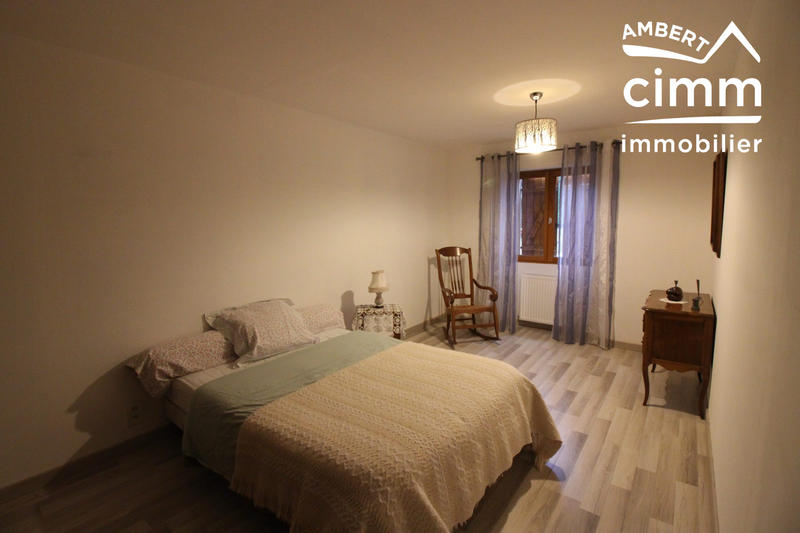 Maison - 275 m² - 12 pièces