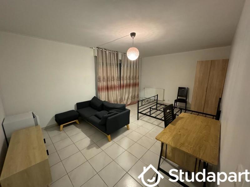 Chambre - 9 m² - 1 pièce